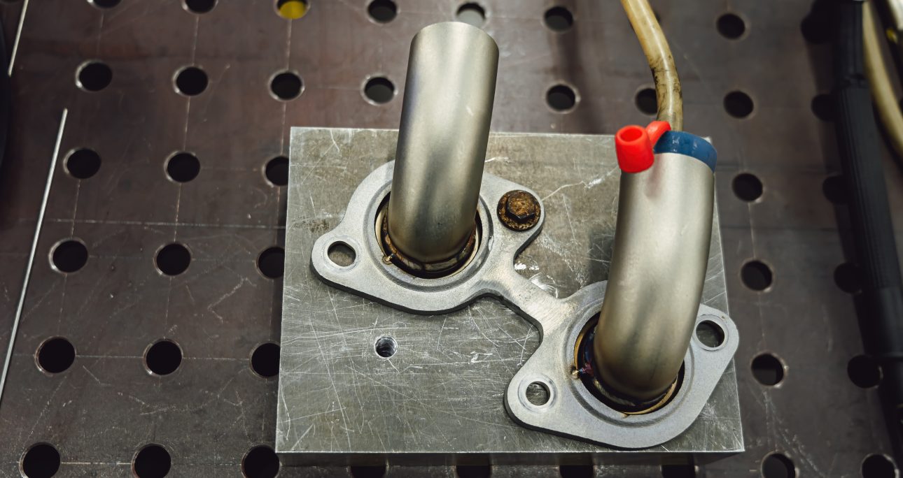 📘 Lézertisztítás: Impulzusos vs. folyamatos lézer – mi a különbség?